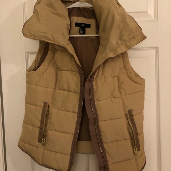 NWOT: H&M Tan Puffer Vest w/ Hidden Hood - Picture 1 of 2